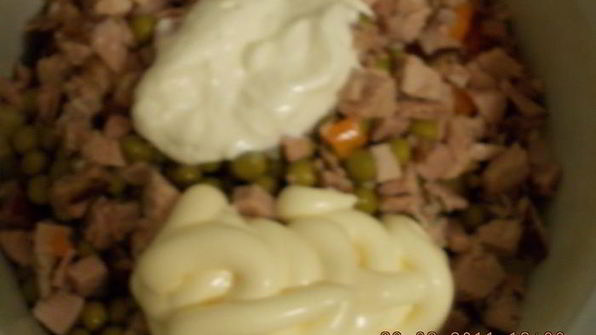 оливье с морковью, бужениной и зеленым луком