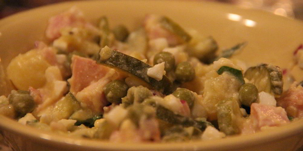 Рецепт оливье с солеными огурцами