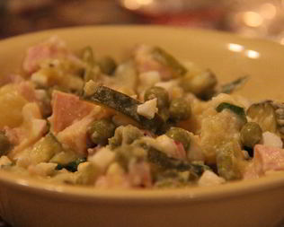 Оливье с солеными огурцами