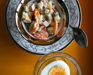 Оливье с вареной колбасой