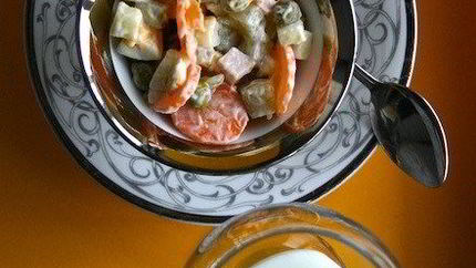 Оливье с вареной колбасой