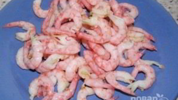 салат оливье с копченой курицей и креветками