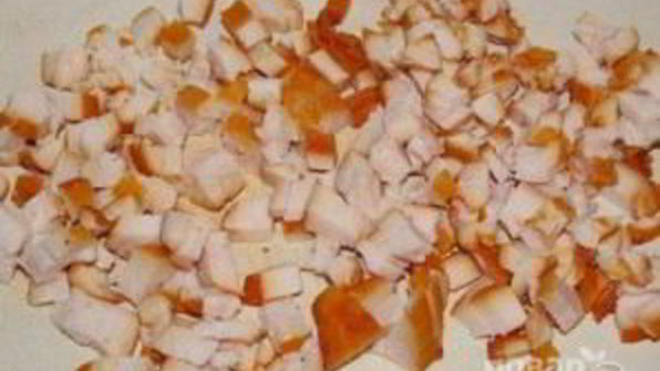 салат оливье с копченой курицей и креветками