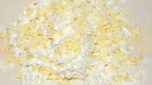 салат оливье с копченой курицей и креветками