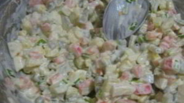 салат оливье с крабовыми палочками