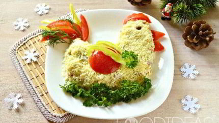 Салат в виде петуха Оливье