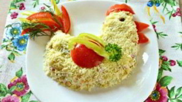 салат в виде петуха оливье