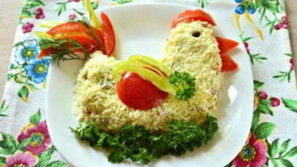 салат в виде петуха оливье