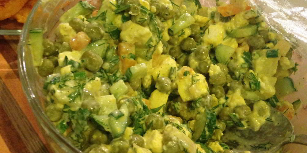 Рецепт вегетарианского оливье с жареным адыгейским сыром