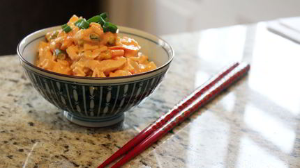 Простой салат из крабовых палочек