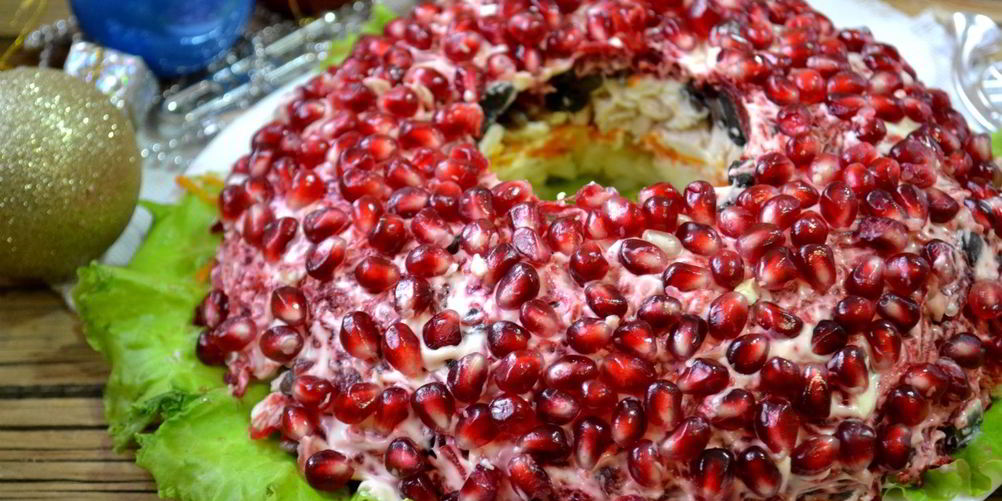 Рецепт салата гранатового браслет с грибами и курицей
