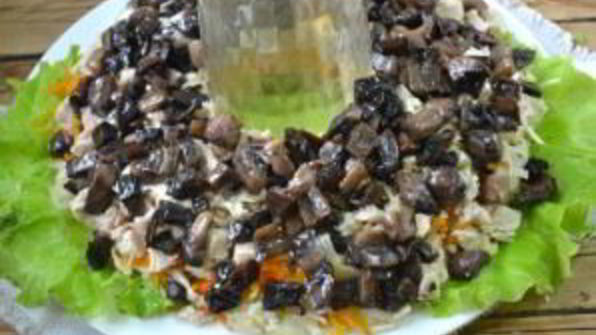 салат гранатовый браслет с грибами и курицей