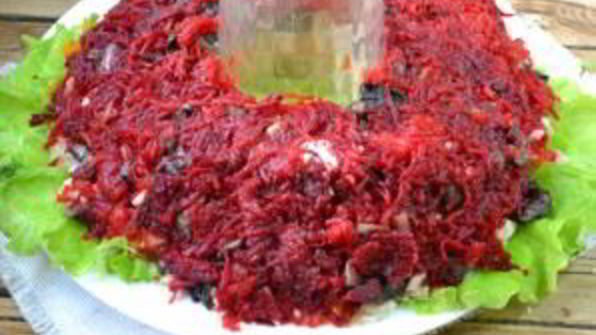 салат гранатовый браслет с грибами и курицей