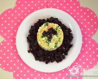 Салат из булгура, свеклы и зернистого творога