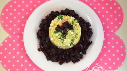 Салат из булгура, свеклы и зернистого творога