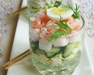 Салат из креветок и кальмаров