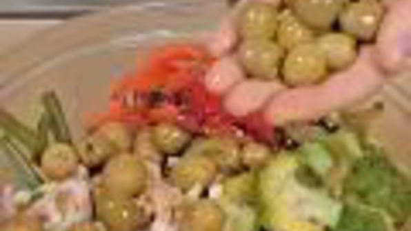 салат из морепродуктов с овощами