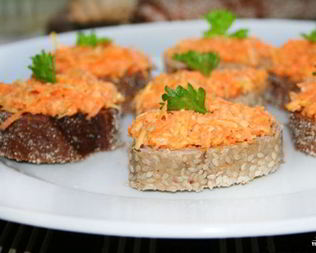 Салат из моркови и сыра