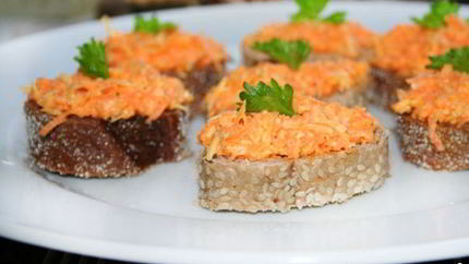 Салат из моркови и сыра