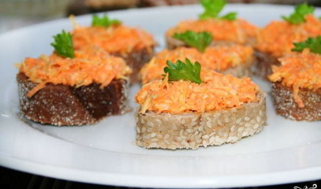 Салат из моркови и сыра