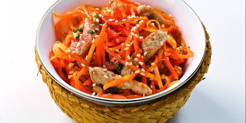 Рецепт салата из моркови со свининой