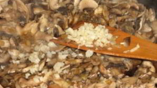 салат из жареных шампиньонов