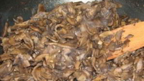 салат из жареных шампиньонов