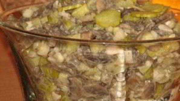 салат из жареных шампиньонов