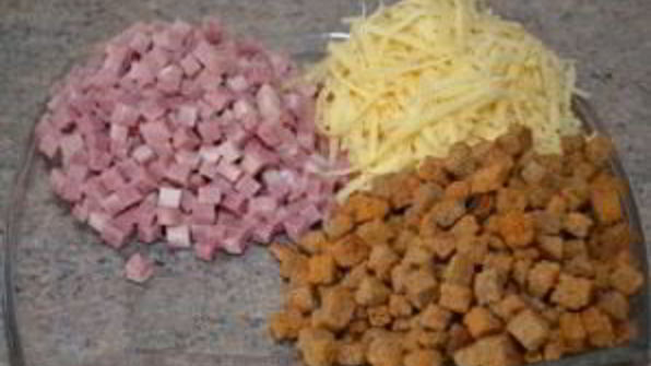 салат к пиву с сухариками