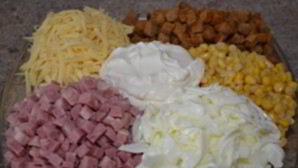 салат к пиву с сухариками