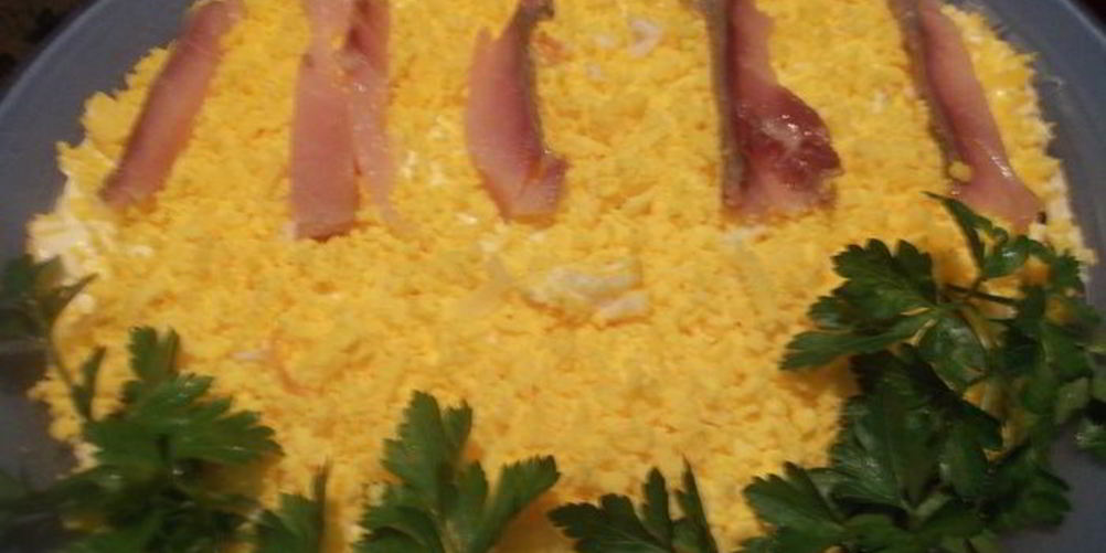 Рецепт салата мимоза с копченой ставридой и яблоком