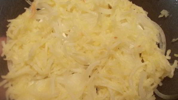 салат мимоза с копченой ставридой и яблоком