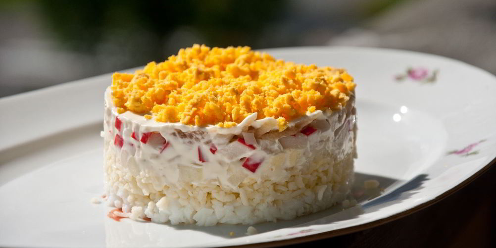 Рецепт салата мимоза с крабовыми палочками