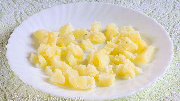 салат московский с копченой колбасой