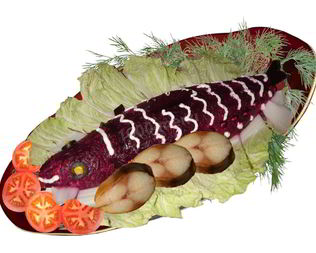 Копченая скумбрия под шубой рулетом