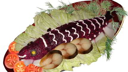 Копченая скумбрия под шубой рулетом