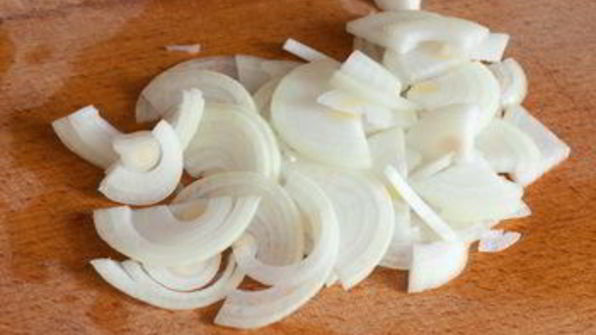 сельдь под шубой с зеленым чесночным соусом