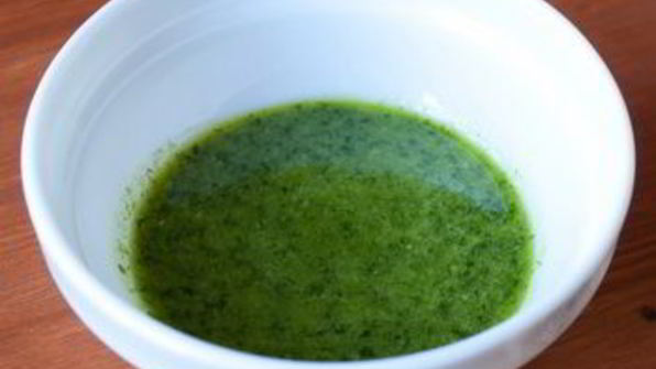 сельдь под шубой с зеленым чесночным соусом