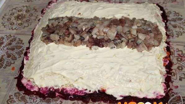 селедка под шубой, свернутая рулетом