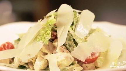 Салат с беконом и курицей