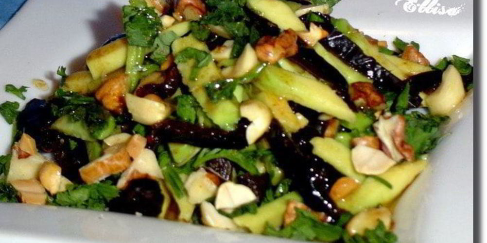 Рецепт салата с черносливом, авокадо и орехами