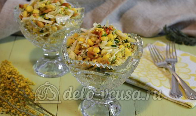 Салат с капустой и арахисом