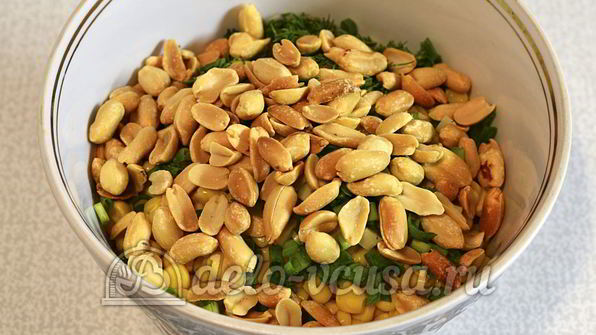 салат с капустой и арахисом