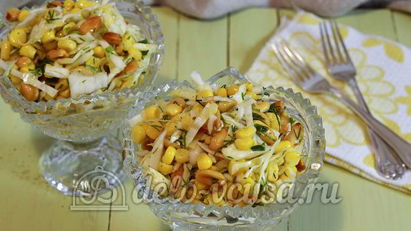 салат с капустой и арахисом