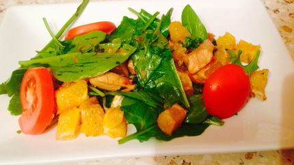 Салат с курицей, апельсинами и сыром фета