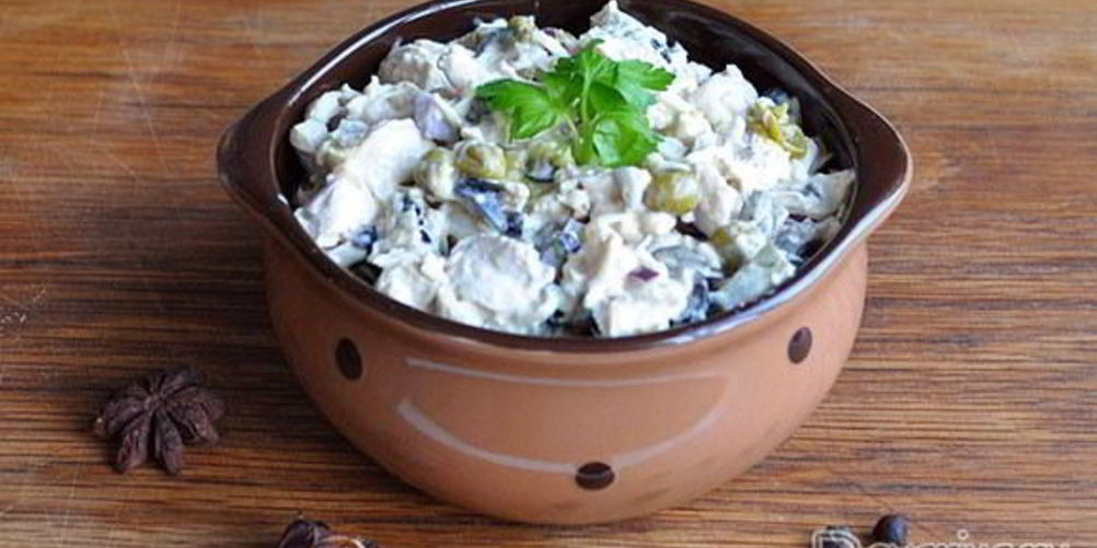 Рецепт салата с курицей и маслинами
