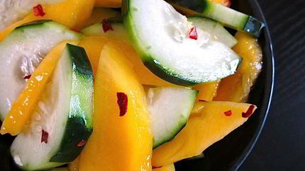 Салат с манго