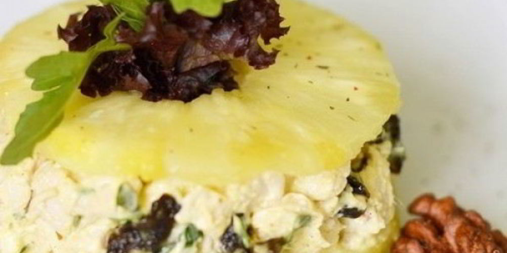 Рецепт салата с морепродуктами и ананасом