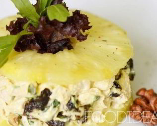 Салат с морепродуктами и ананасом