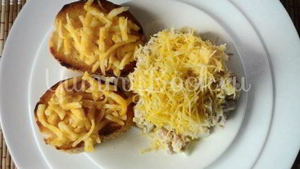 Салат с отварной говядиной и консервированными ананасами